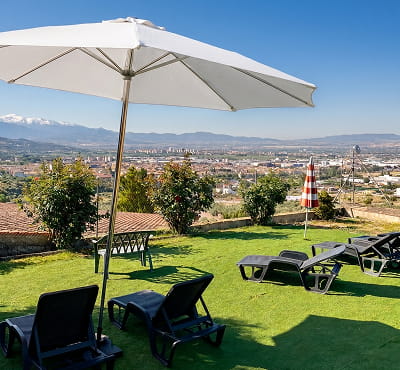 Zona cesped Piscina Camping